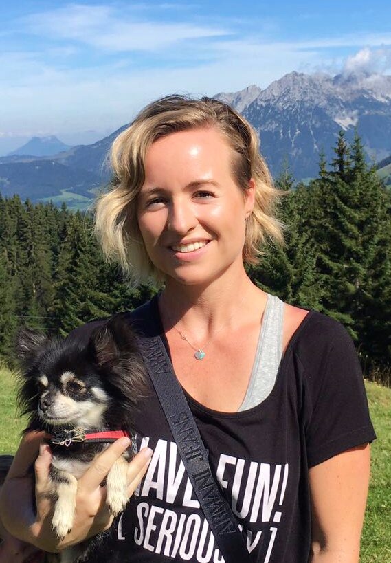 Tierärztin Saskia Hirsch mit Hund